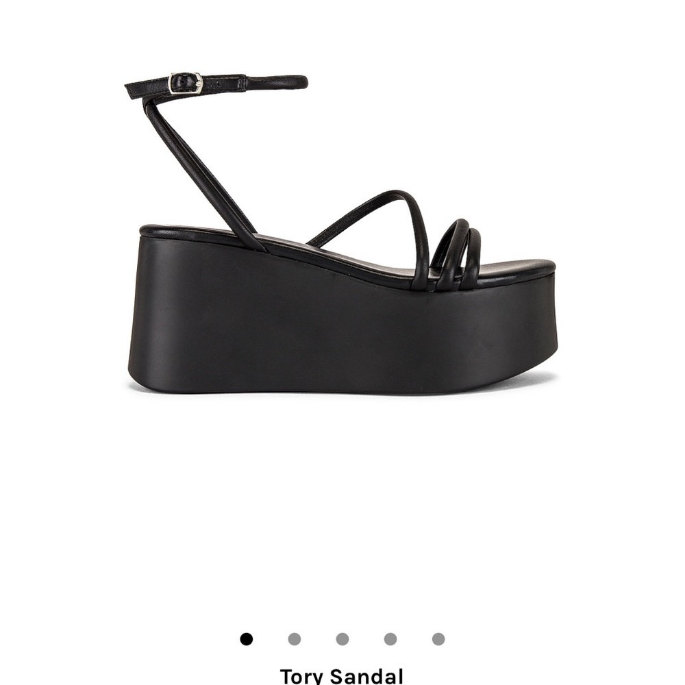 Tory Sandal platform black sandals size 8! Some scuffs I’m the front